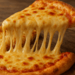 Queijo vegano caseiro cremoso para derreter - textura derretida em pizza, esticando fios dourados