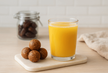 Pré-treino caseiro natural para energia duradoura - shot energético e bolinhas de tâmara sobre bancada de academia